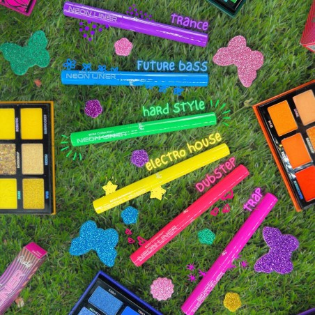 Vibrant, waterproof and smudge-resistant liquid liner with an ultra-fine tip for creating striking festival looks 🌈